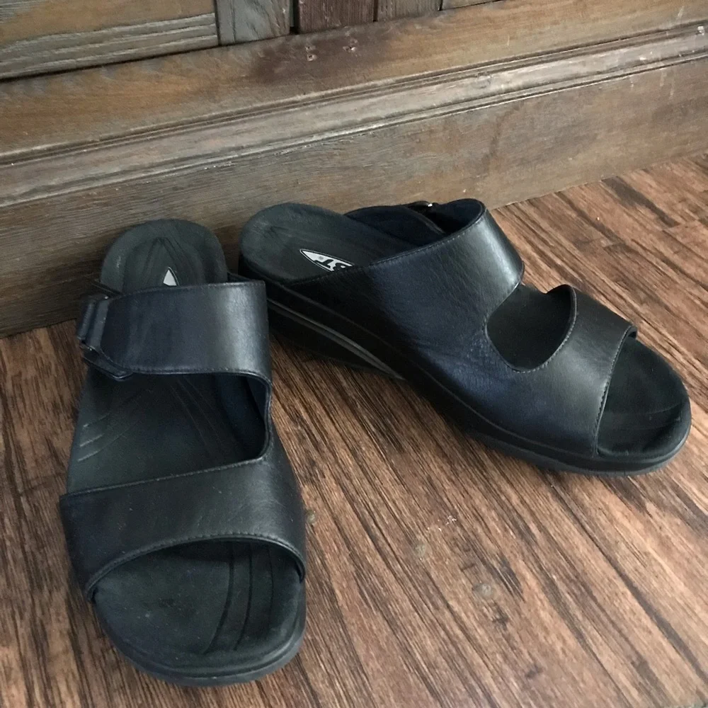 MBT Black Sandals womens Leather Comfort  Size 7.5